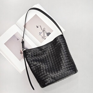 大容量编织托特包包女2026春夏上新羊皮通勤单肩斜挎水桶包5879