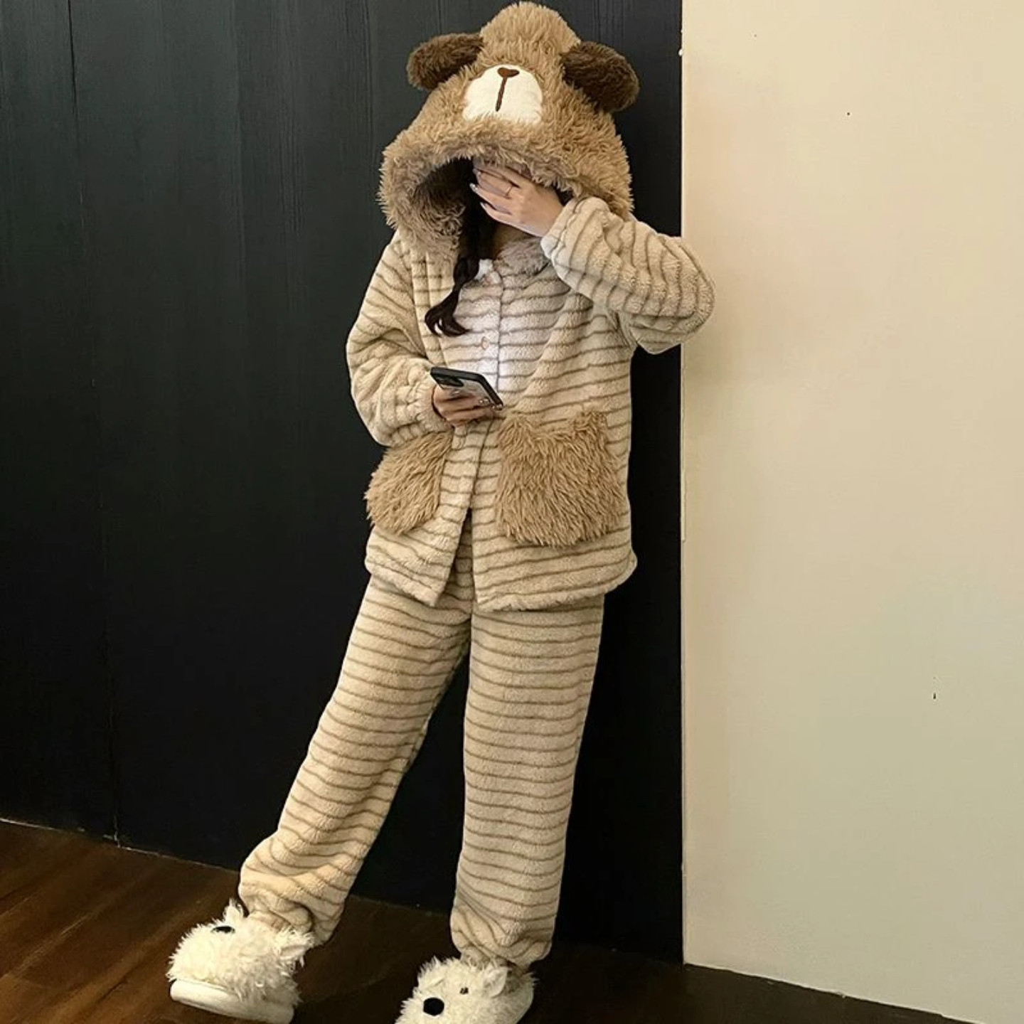 卡通小熊法兰绒睡衣女冬新款连帽加绒加厚珊瑚绒家居服套装可外穿