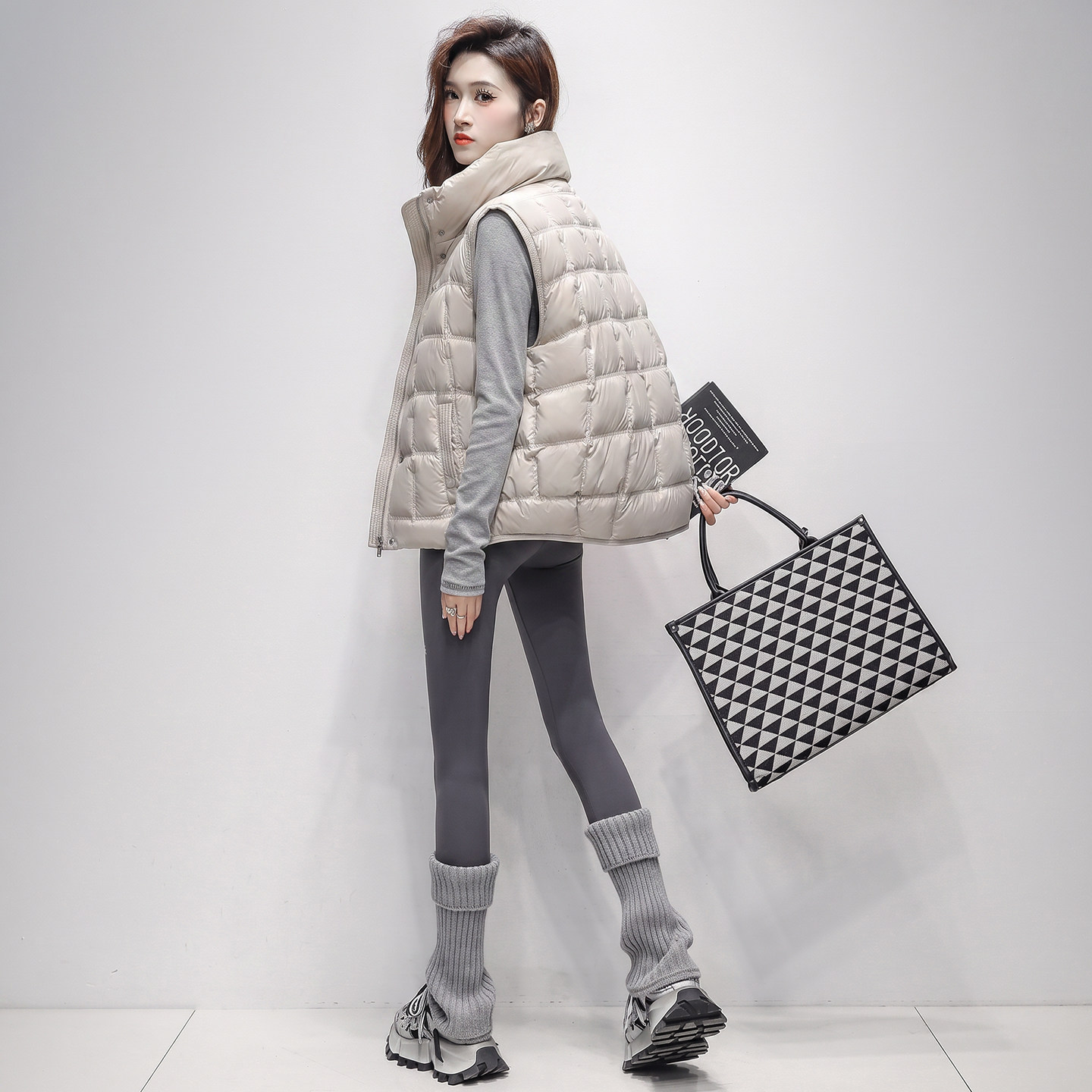 轻薄羽绒服马甲女2026冬季短款立领小个子保暖外穿坎肩背心外套潮