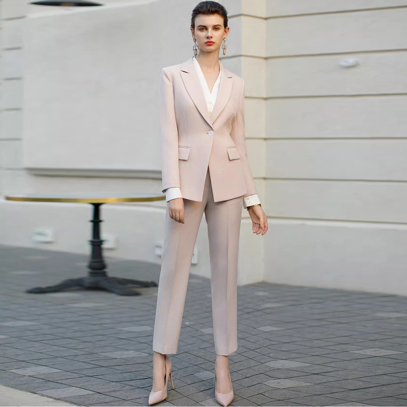 AD新款职业装气质女神范正装套装女士西装粉色新闻主持人上镜服装