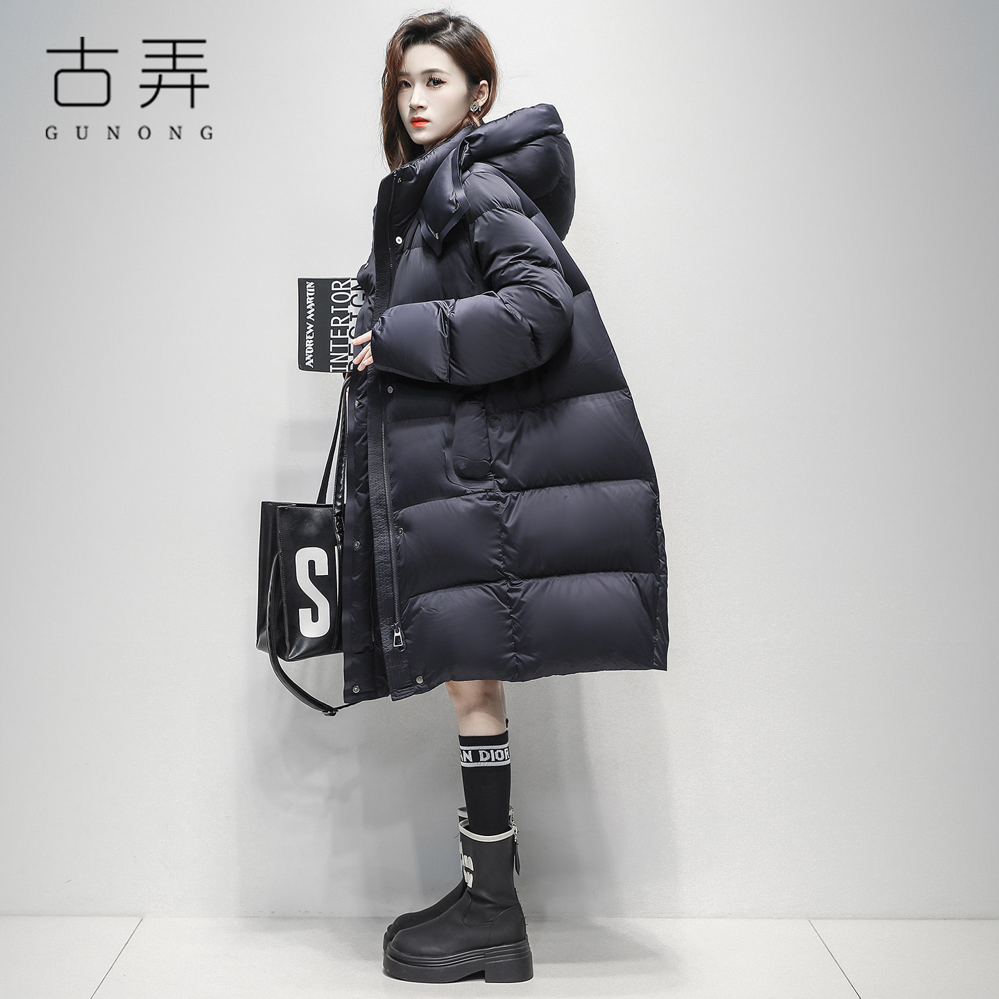 时尚泡芙鹅绒羽绒服女中长款2026冬季新款缎面高品质蓬松保暖外套