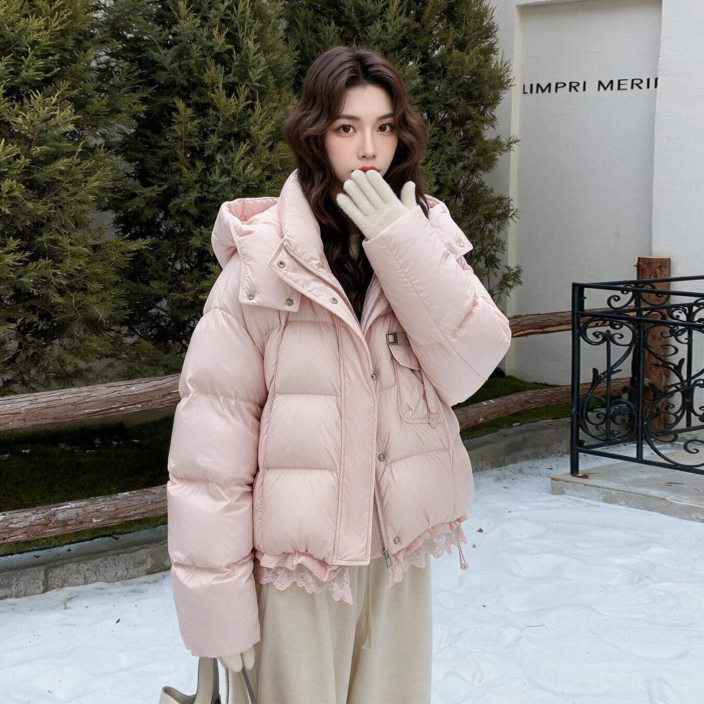 冬季短款羽绒服女2026连帽蕾丝下摆韩版宽松小个子加厚面包服外套