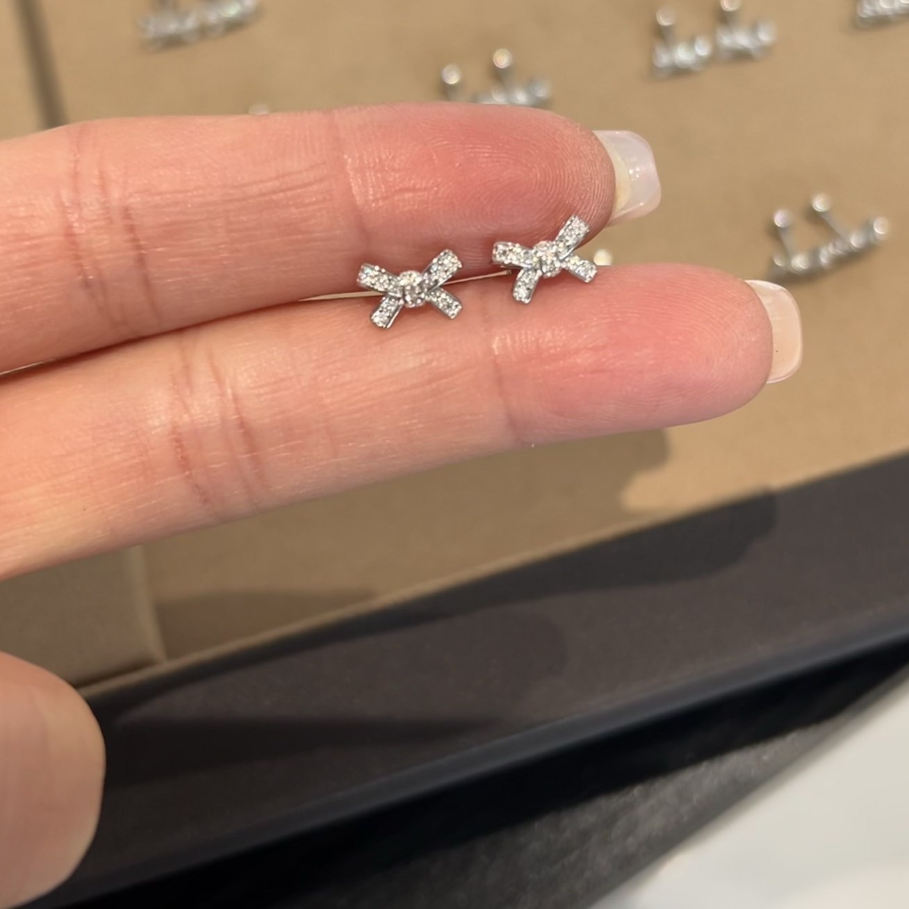 Amor Glam【蝴蝶结耳钉】超闪蝴蝶结耳钉女小众轻奢高级感潮耳饰