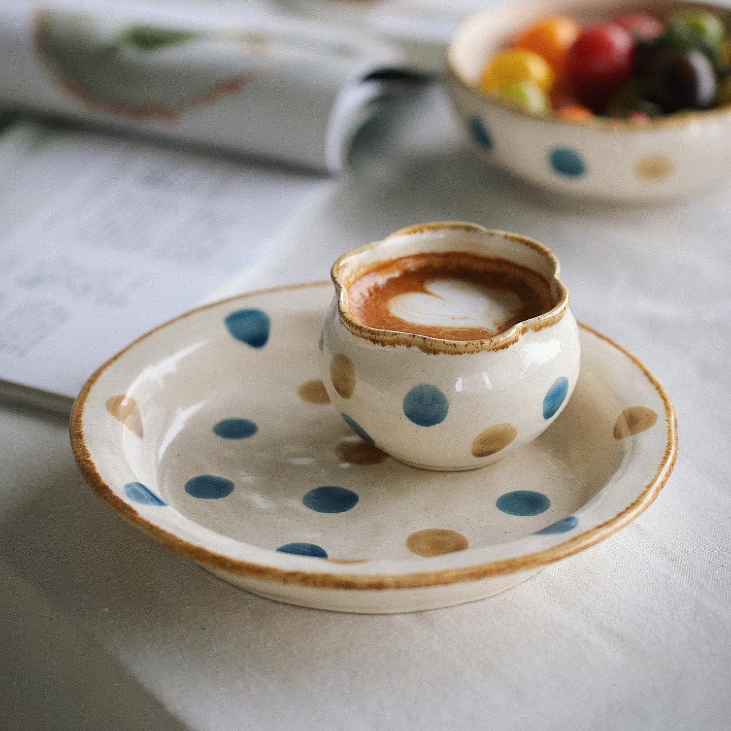 泽滕家手握杯浓缩咖啡手作粗陶