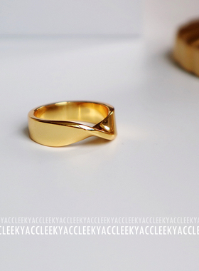 乌斯莫比指环 立体感简约时髦铜制18K镀金戒指 ins博主个性指戒女