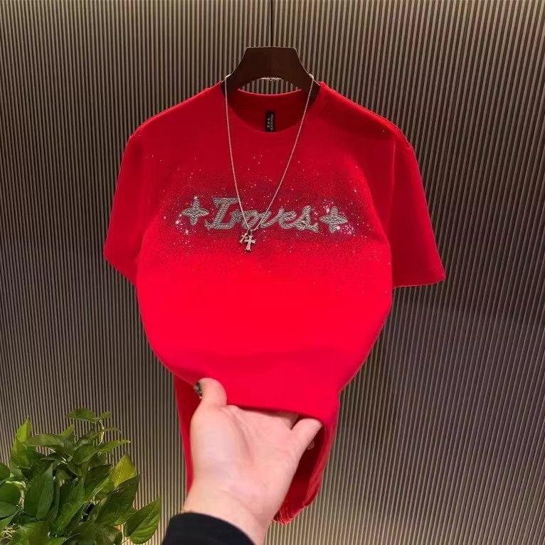 2026新款时尚满天星烫钻圆领短袖T恤男百搭字母印花红色半袖上衣,男装,T恤,淘宝优惠券,粉丝福利购,淘宝优惠卷