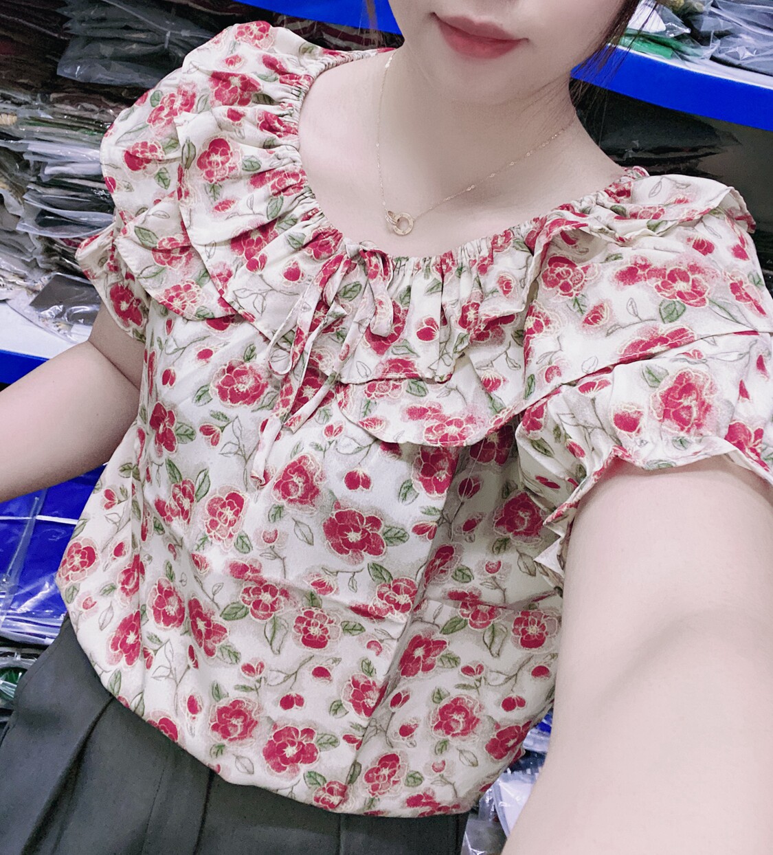 设计感荷叶边一字肩雪纺衫女2026夏新款宽松显瘦百搭短袖花色上衣