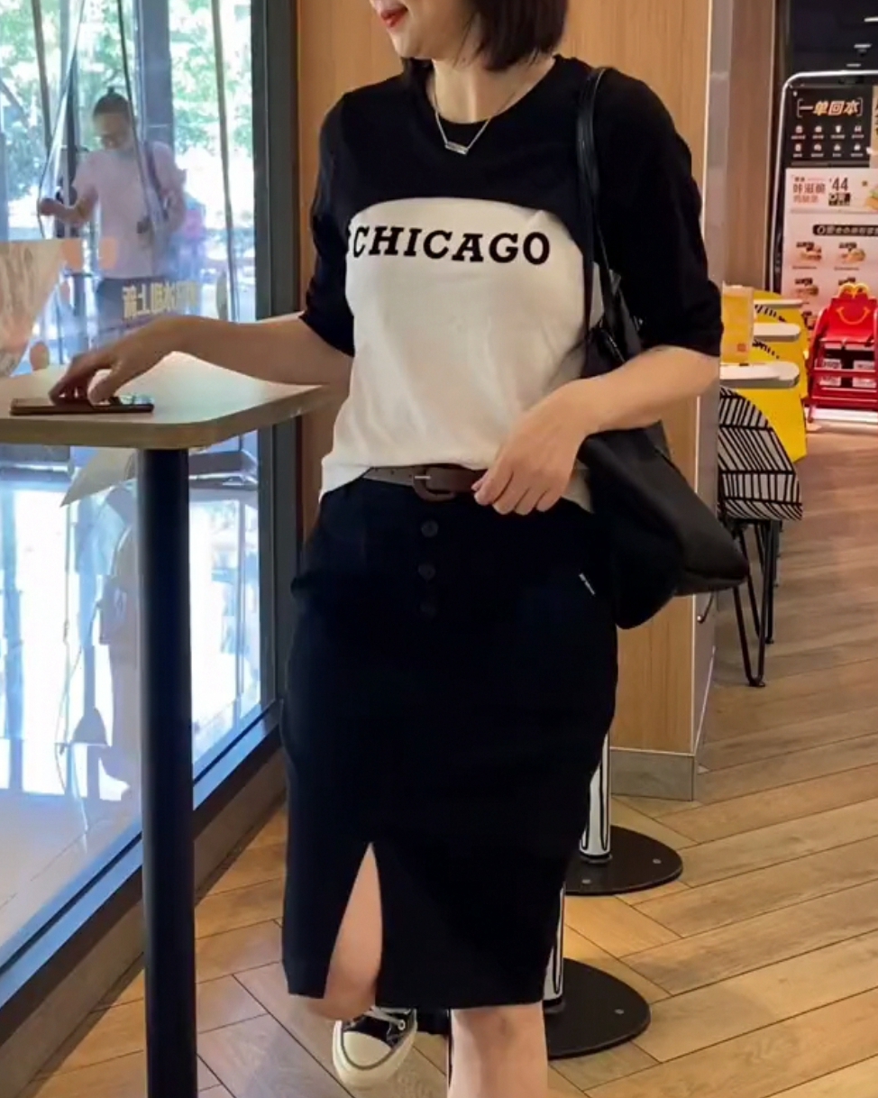 欧洲站2025秋新款设计感拼接字母中袖T恤时尚百搭显瘦上衣女打底