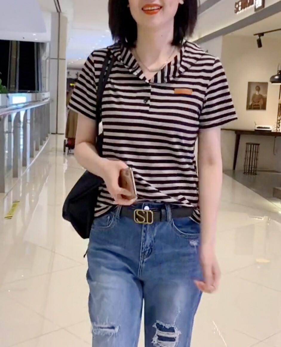 2026夏新款短袖连帽T恤帽衫女休闲百搭显瘦减龄流行条纹体恤上衣