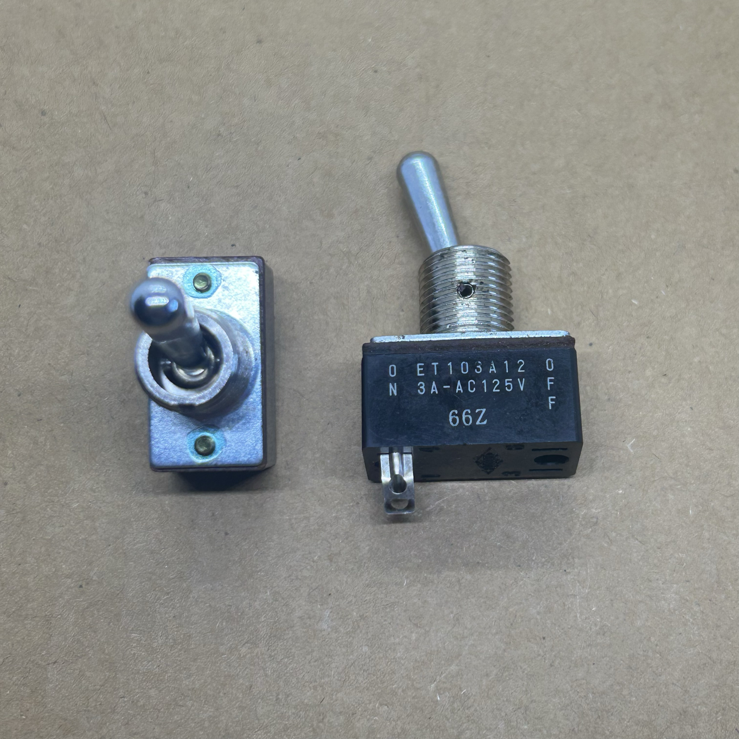 日本FUJISOKU ET103A12 ON-OFF 3A-AC125V 2脚2档 钮子开关