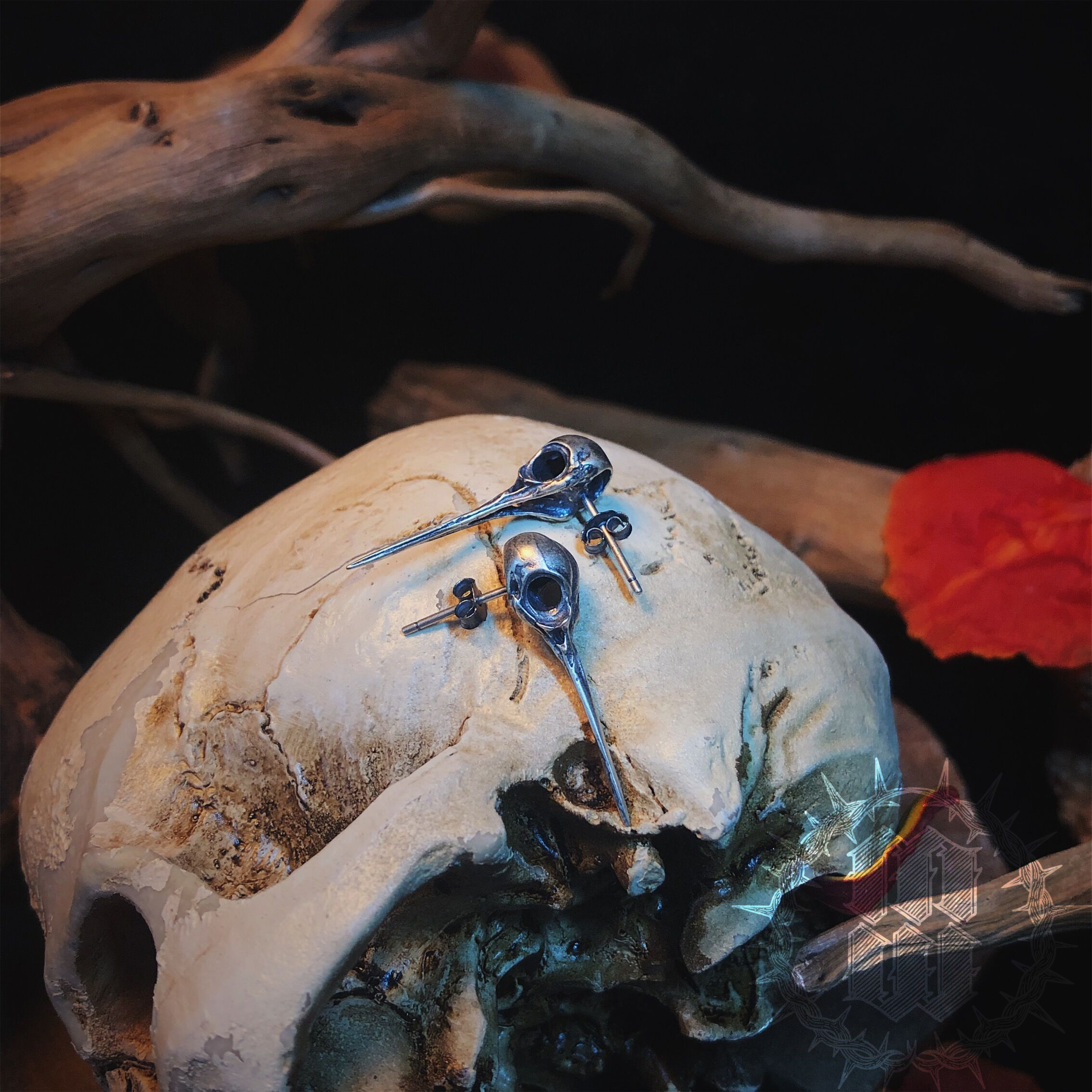 暗黑做旧鸟骨925银耳钉