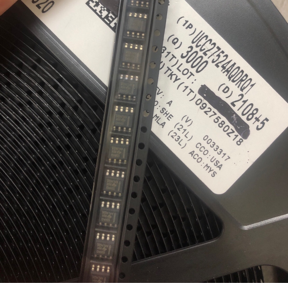 UCC27524AQDRQ1 UCC27524 524AQ SOP-8 驱动器芯片 现货可直拍