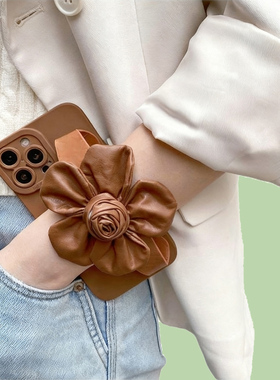 C55适用三星S24fe手机壳S25Ultra花朵腕带S23S22S21S20赵露思A56皮质A55A54A53A52A36A35A34A25A24挂绳Note10