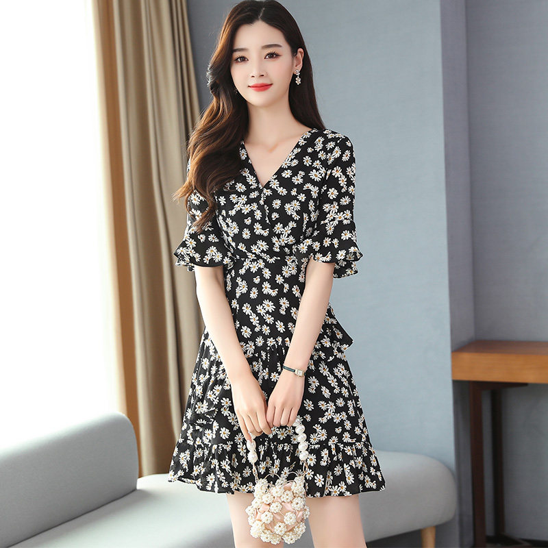 欧阿玛施旗2020夏新款气质小雏菊碎花雪纺连衣裙女小个子显瘦裙子