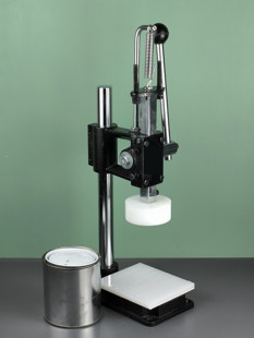 乾泰手动马口铁桶压盖机油漆桶平压机铁皮桶封口机鱼子酱罐封盖机