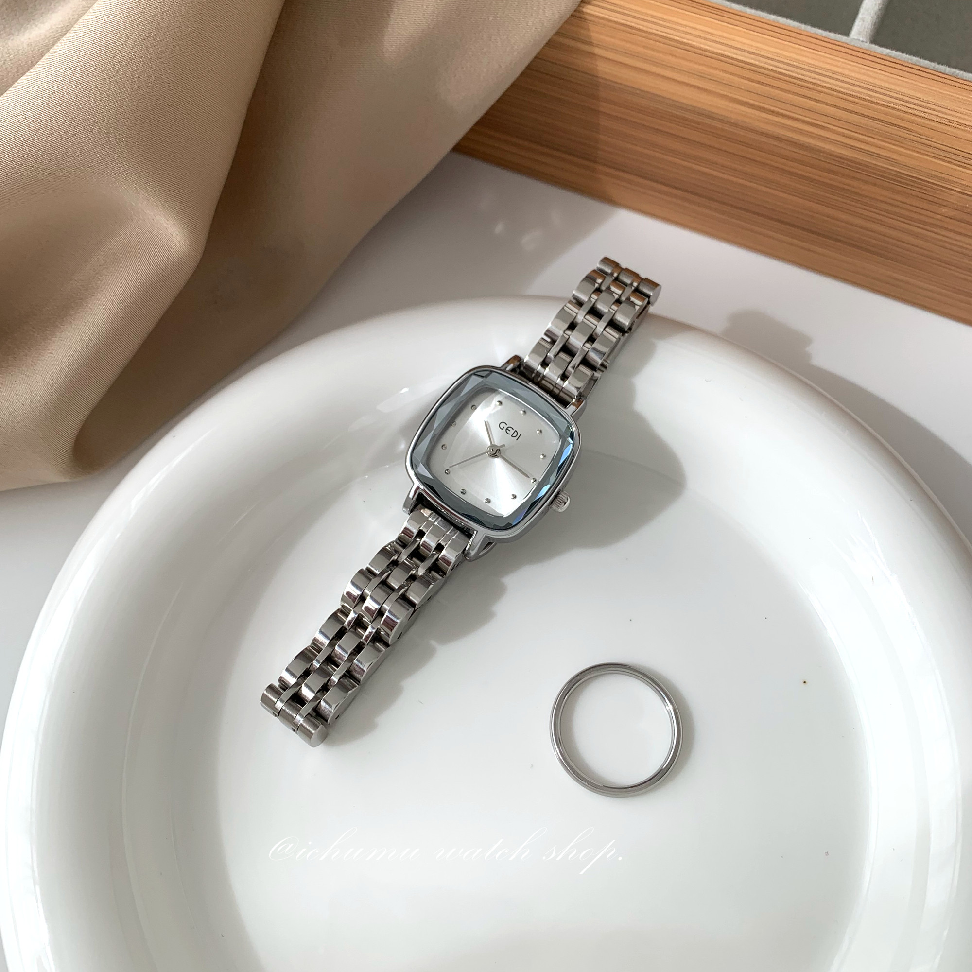 初目iChumu手表女2025新款小众女士女款学生初高中钢带方形高颜值