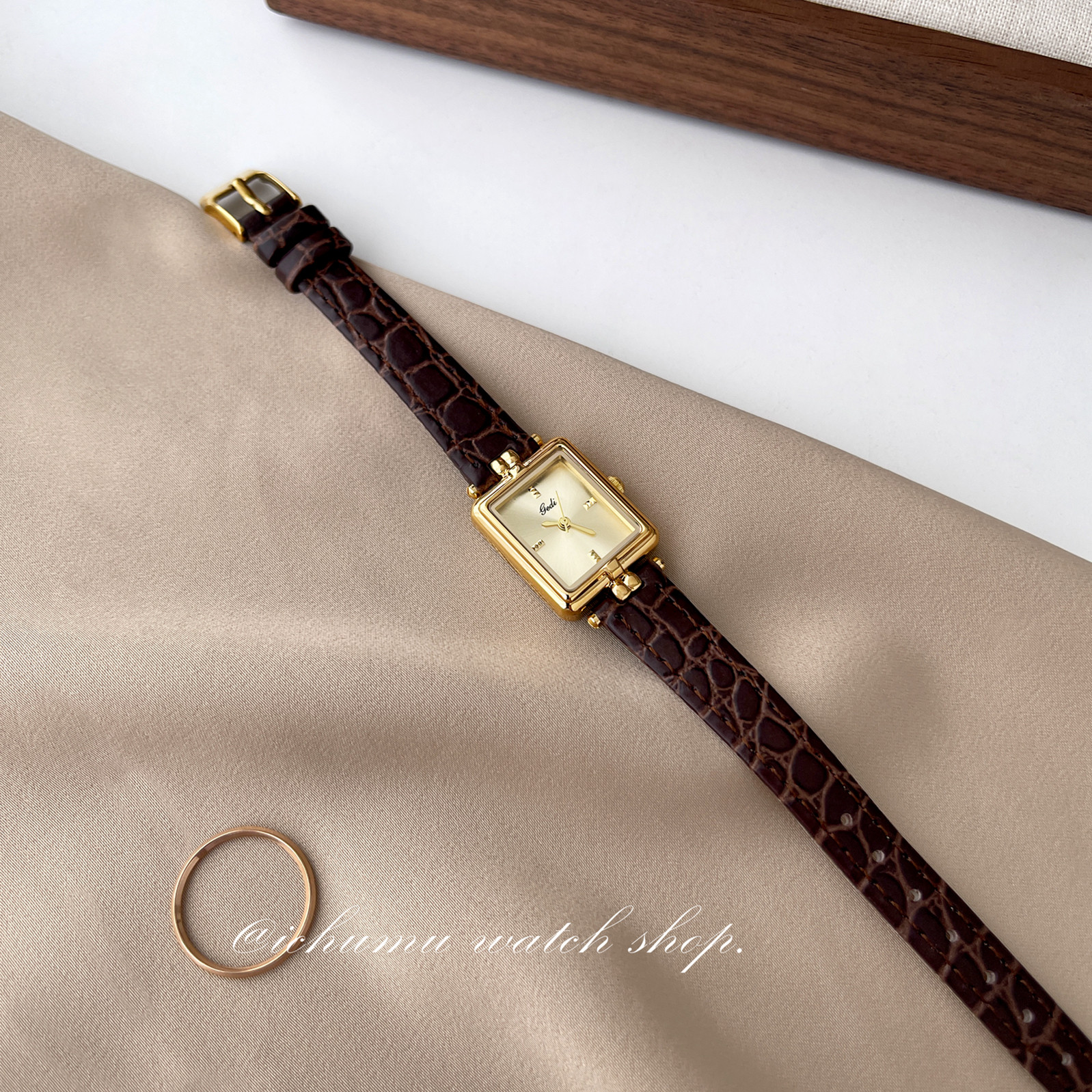 初目iChumu手表女2025新款复古轻奢小众女式女款学生初高中高颜值