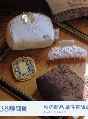 gelato pique25秋冬新品女收纳包穆夏百合花拉链便携PWGB254658