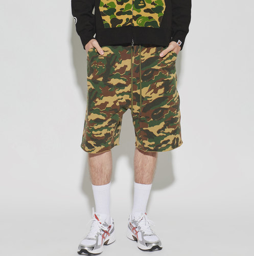 现货Glitch Woodland Camo 双膝宽松版型迷彩短裤
