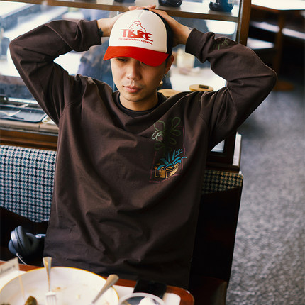 TBREGRAPHIC｜办公植物深棕色纯棉长袖圆领T恤花卉休闲百搭宽松