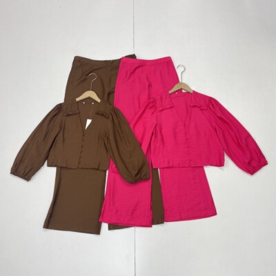 F2仅XS,XL码~外单西班牙单26春新款女短袖衬衫V领灯笼袖两色上衣