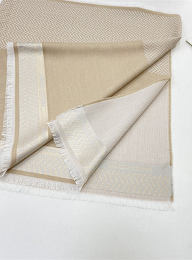 E1she货好牌~围巾女25冬季字母提花保暖围脖轻薄款流苏长款大披肩