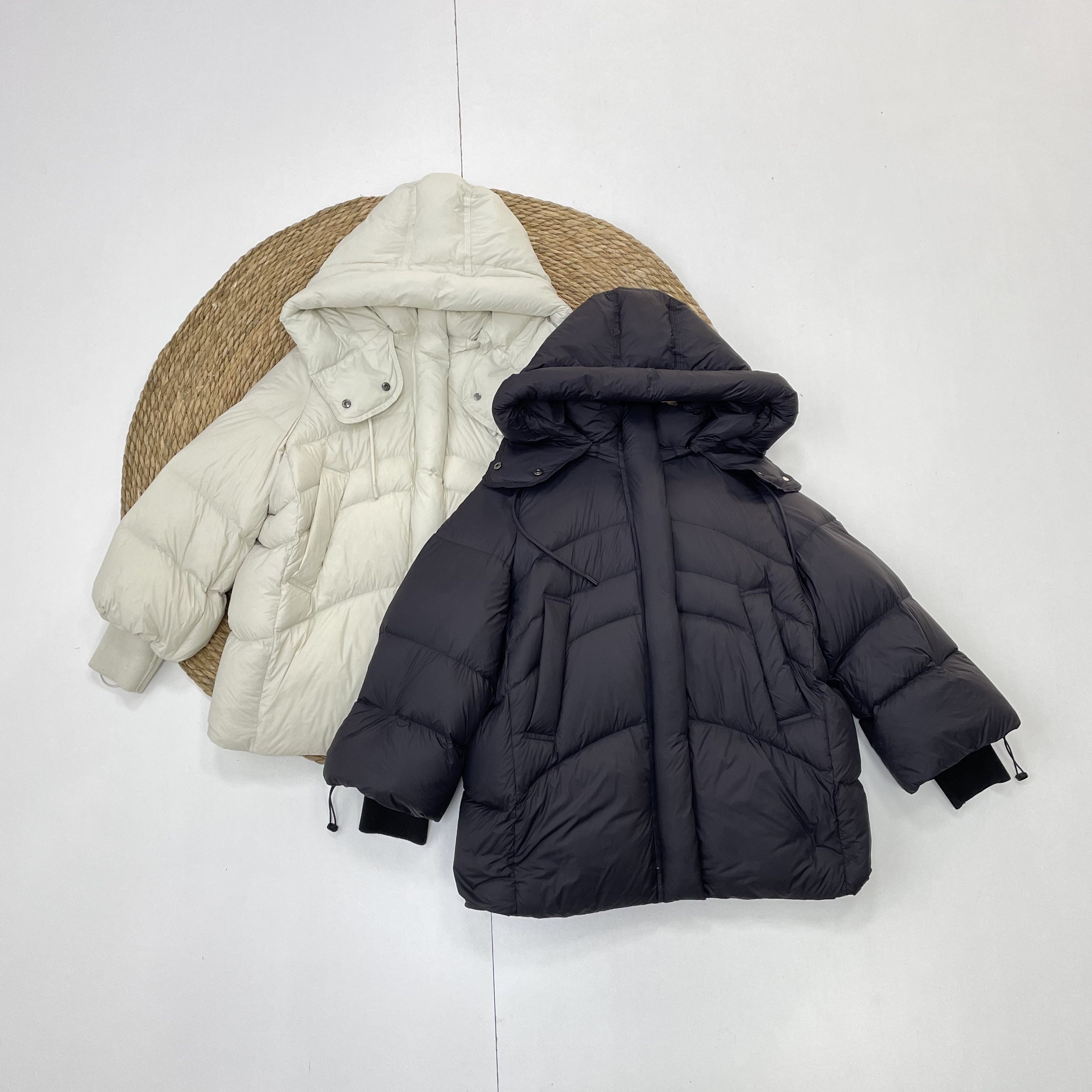 D2泡芙般蓬松~知名大牌25冬季新款羽绒服女轻盈白鸭绒外套中长款