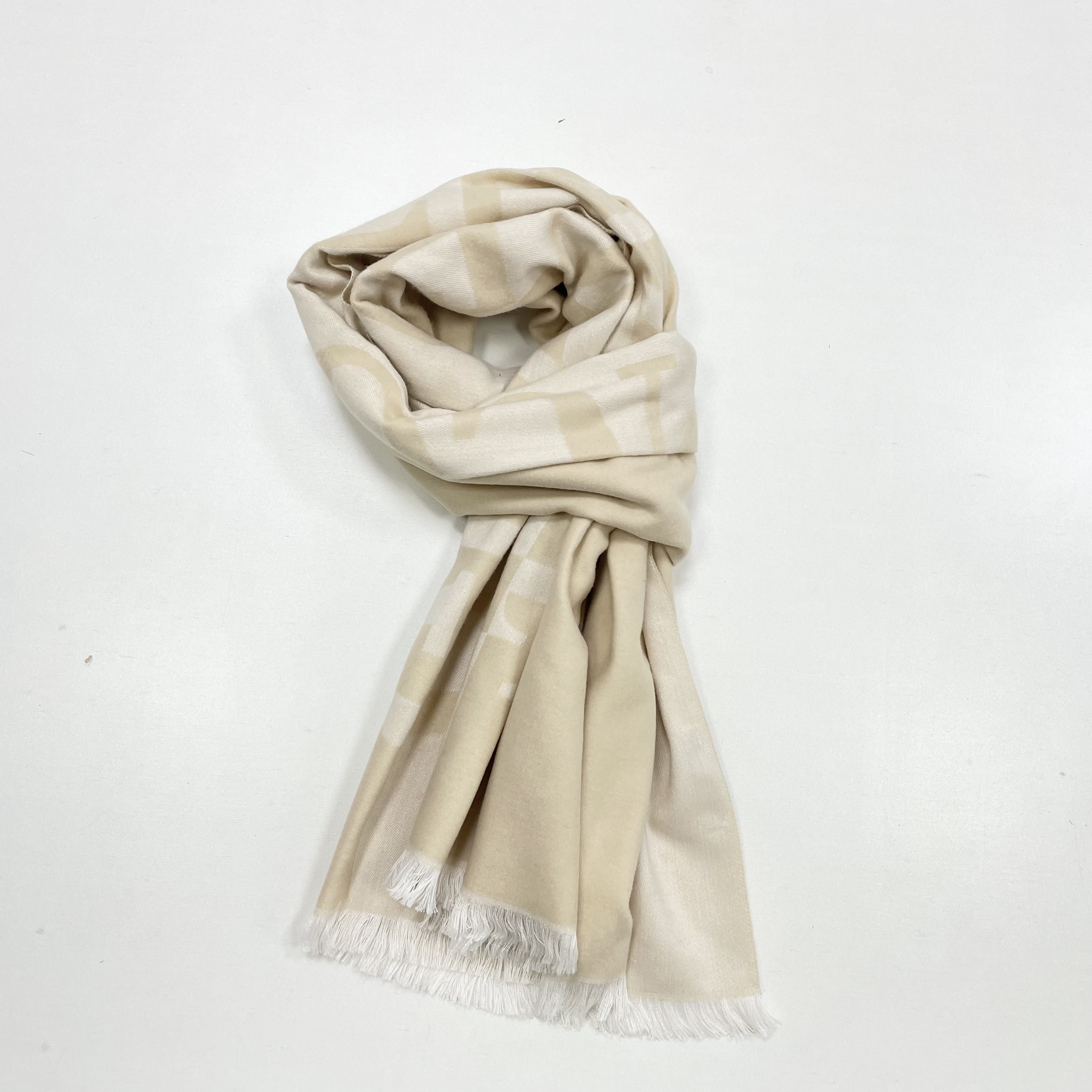 X1she货好牌~围巾女25冬季字母提花保暖围脖轻薄款流苏长款大披肩