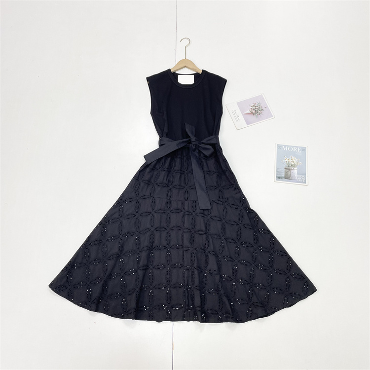 A2赫本风小黑裙外单26春夏新款时尚圆领无袖裙身刺绣拼接式连衣裙