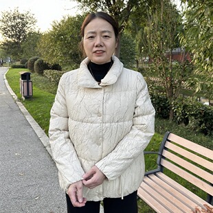 中年妈妈冬装羽绒服2025新款中老年女装盘扣短款新中式白鸭绒外套