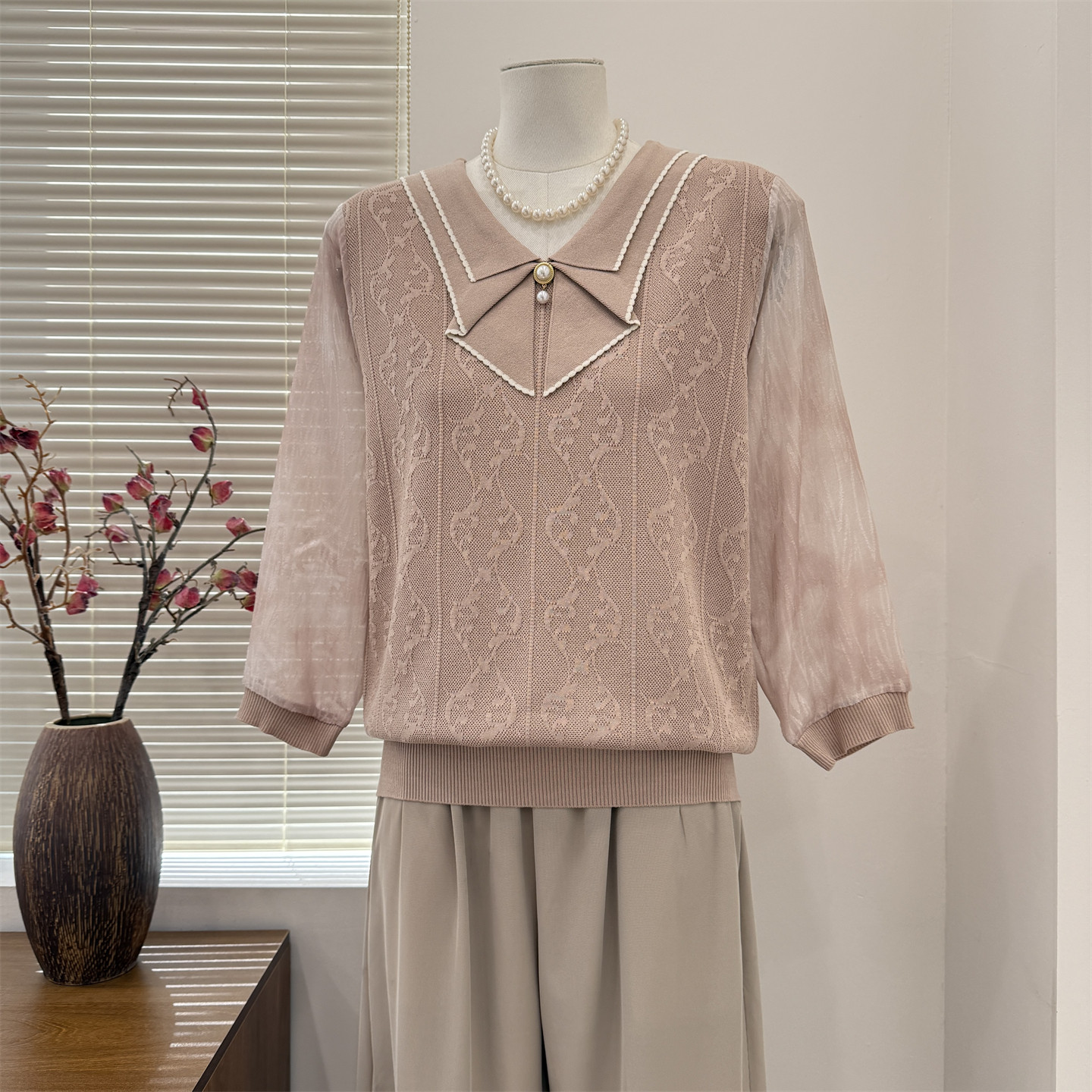 中年妈妈春装洋气V领针织小衫中老年人女款春夏薄款T恤打底衫上衣