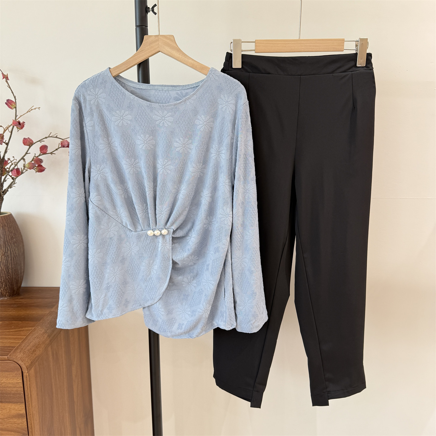 2026新款中年妈妈春装洋气毛衣中老年女装春秋针织打底小衫上衣服