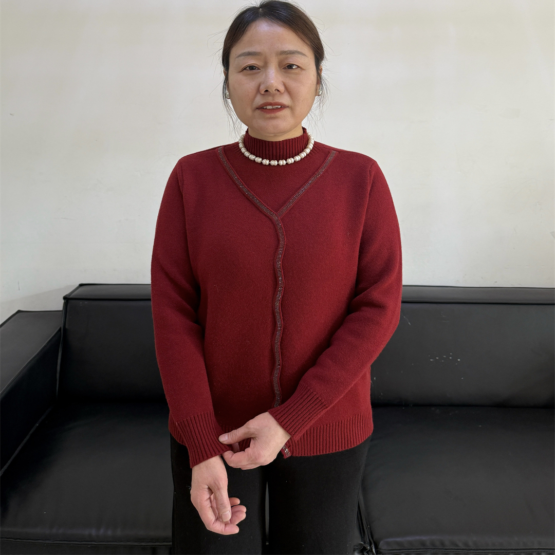 年轻妈妈秋冬装2025新款中老年洋气保暖内搭上衣新年红色打底毛衣