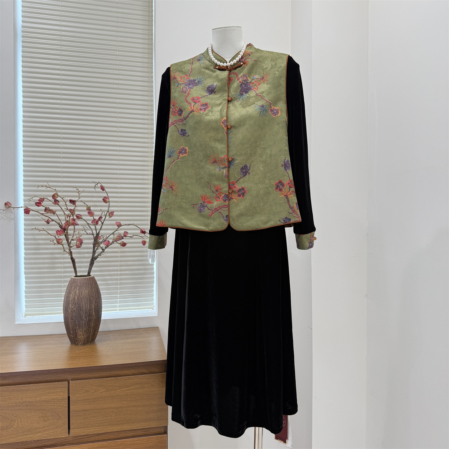 妈妈春装马甲套装长裙子中老年女装2026新款两件套针织连衣裙