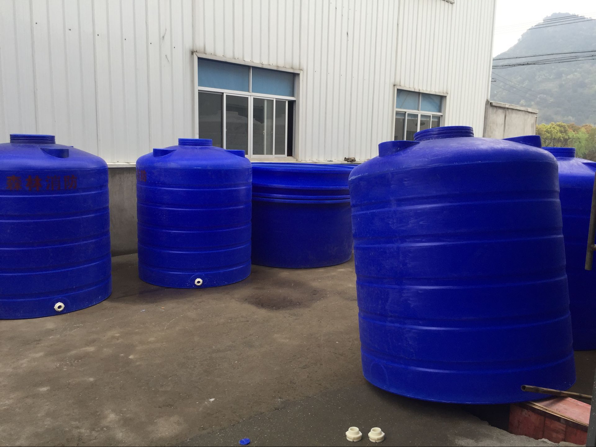 储罐工地3t消防塑料水塔圆桶水箱