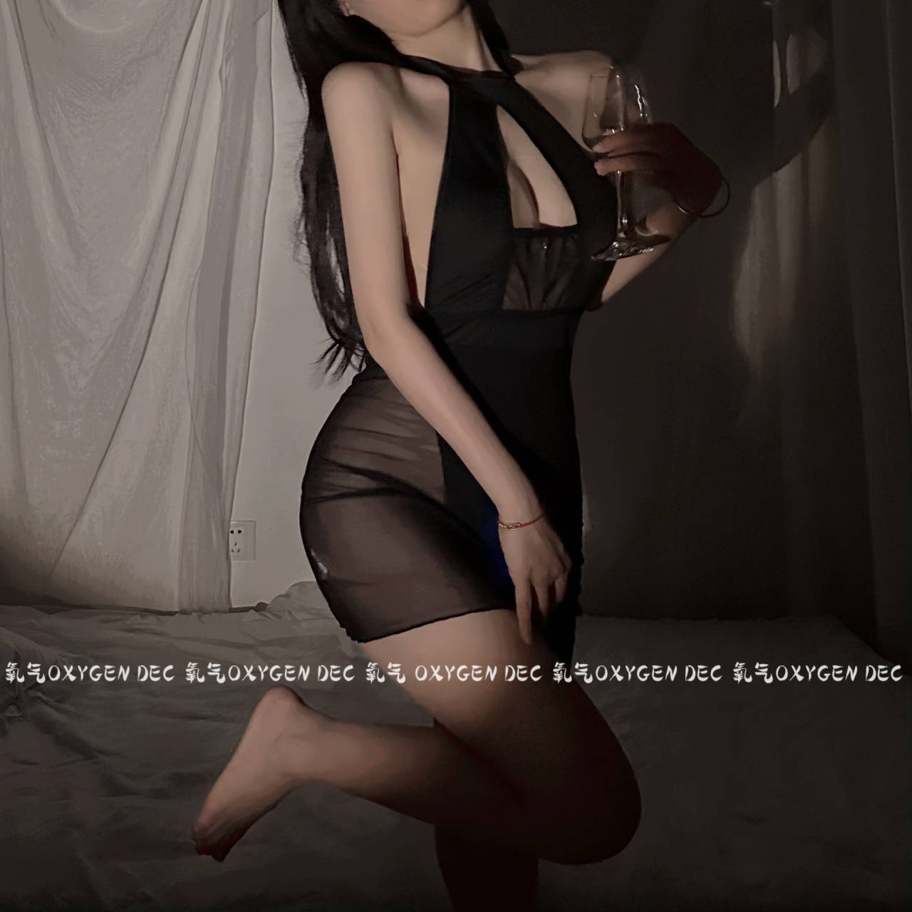 夜店性感挂脖紧身包臀短裙