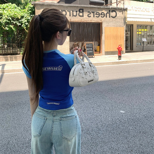 小众复古纯欲辣妹弹力修身 T恤女夏季 上衣 短袖 马蹄梵文印花插肩袖