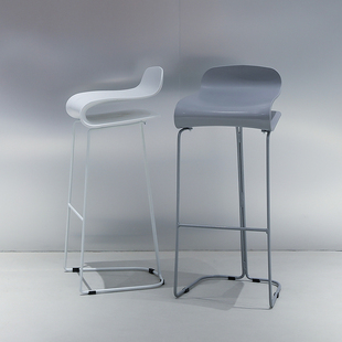 北欧吧台酒吧椅子铁艺加厚塑料工业风设计师款现代简约造型高脚凳