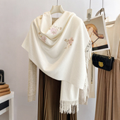 白色刺绣围巾女士冬季 妈妈旗袍披肩外搭两用高级感羊绒感斗篷披风