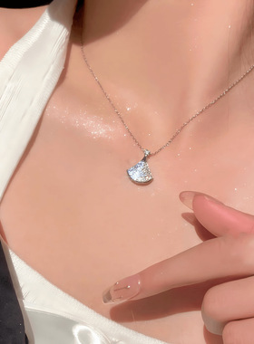S925纯银镶钻小裙子项链女轻奢高级感锁骨链闺蜜生日礼物精致送礼