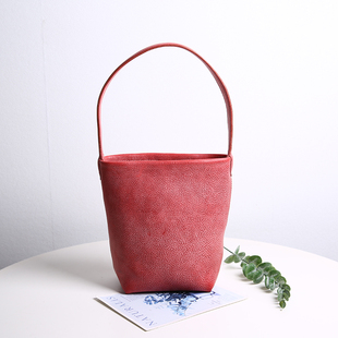 高级感雾蜡牛皮水桶包女真皮手提包头层牛皮红色时尚小众手拎包