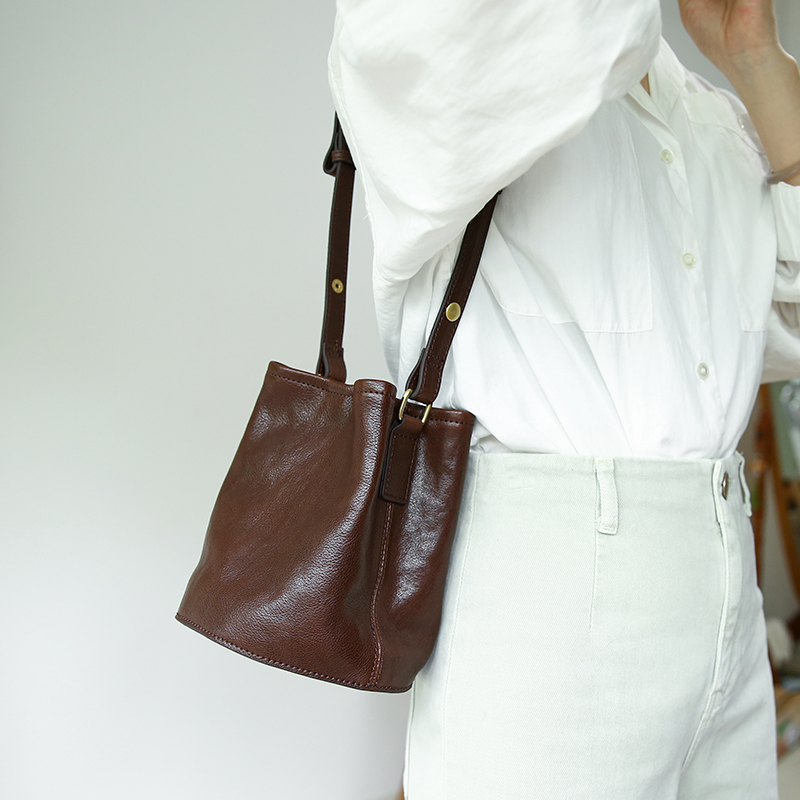 JUUZLAN水桶包女植鞣皮