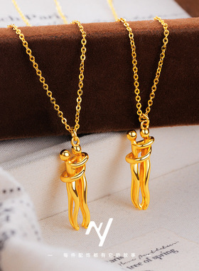 2025新款项链创意爱的拥抱设计高级吊坠时尚百搭配饰镀金色项链