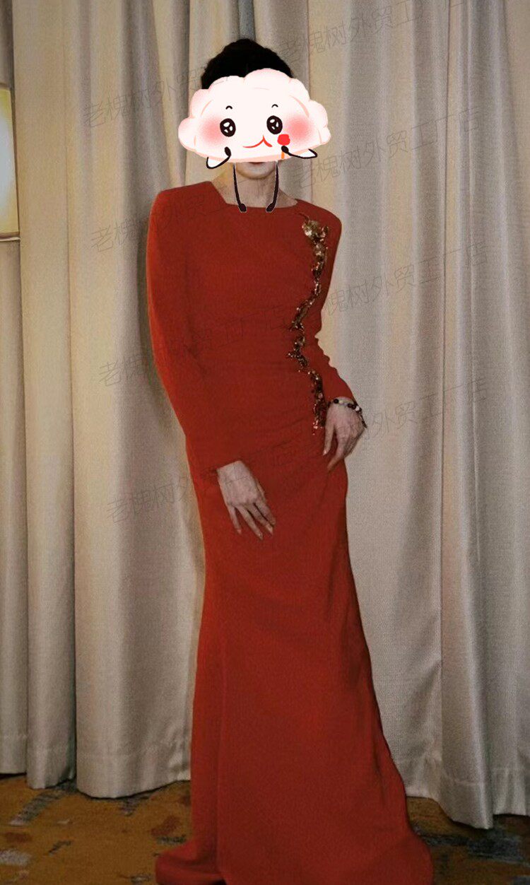 定制央视春晚同款主持人礼服红色长袖2024新款国风显瘦民歌演出服