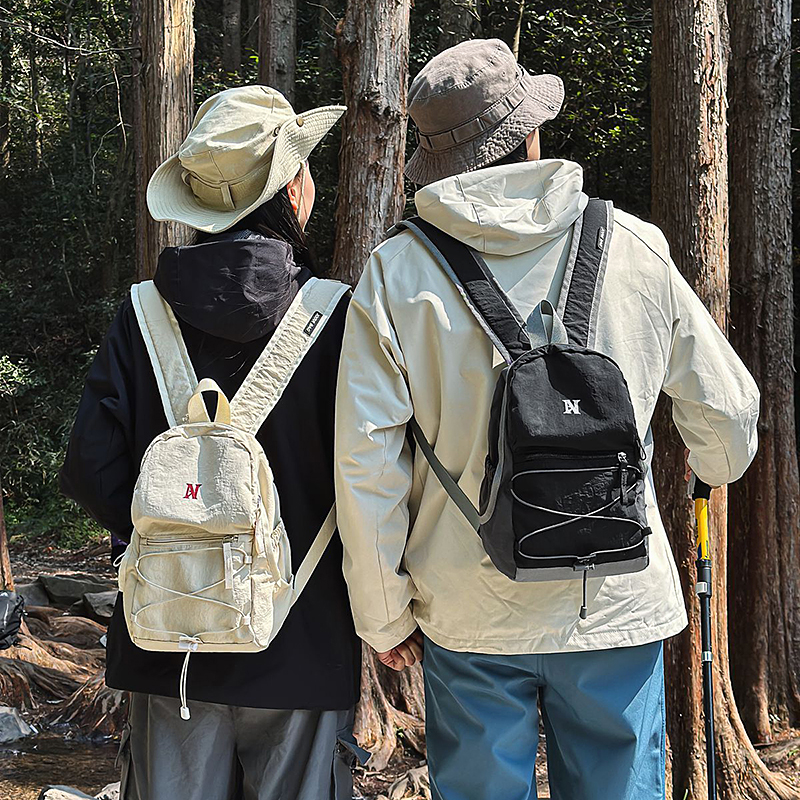 儿童迷你双肩包女童轻便携户外运动旅游防泼水登山包小男孩背包潮