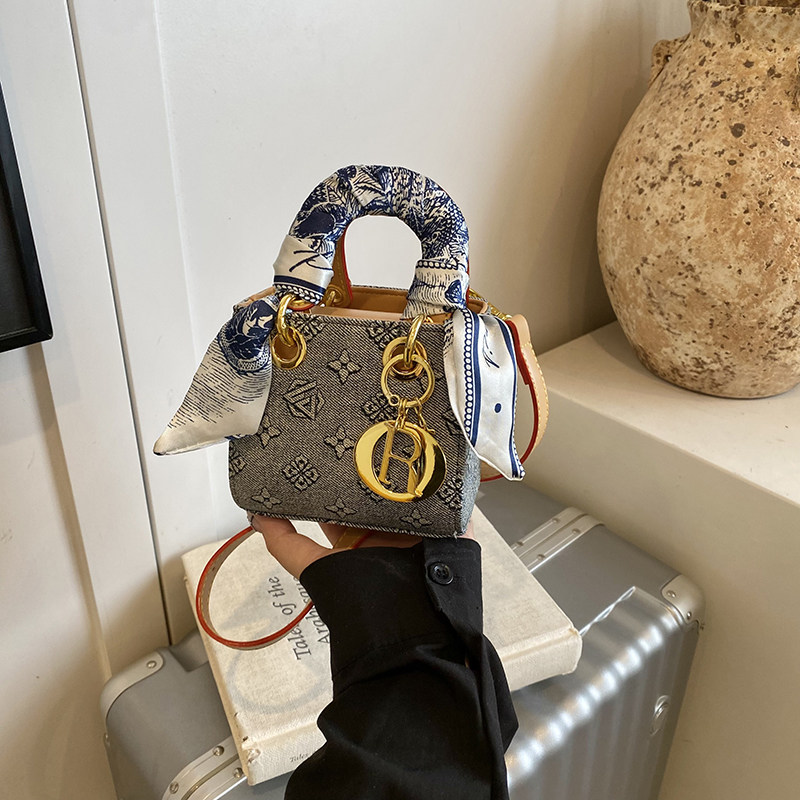 儿童包包复古百搭手提零钱小方包小女孩精致斜跨戴妃包丝巾配饰包