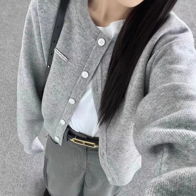 小众灰色内搭针织衫毛衣女秋季设计感慵懒风长袖上衣短款开衫外套