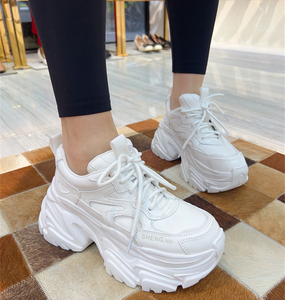 炸街真皮百搭增高老爹鞋女潮酷2024春季新款厚底松糕底白色休闲鞋
