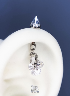 4mm施华洛尖锥吊坠耳轮钉f136钛合金植入级0.9牙内螺纹snug眉唇钉