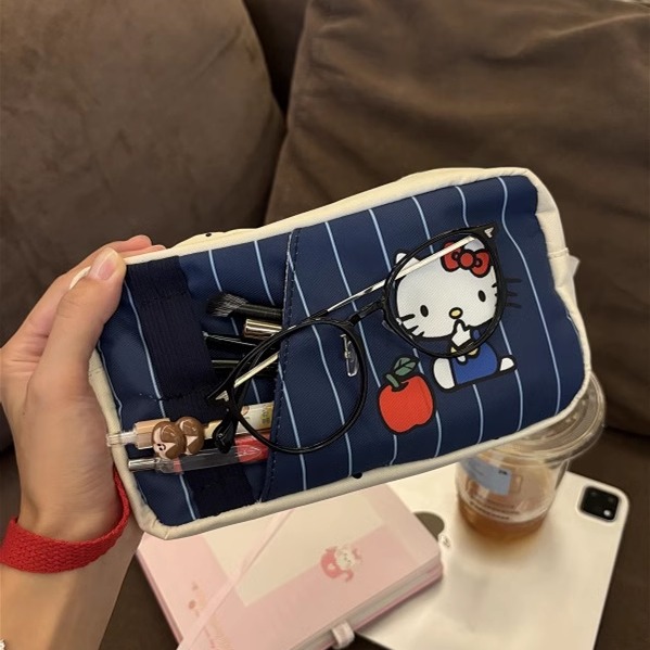 大容量凯蒂猫笔袋化妆包收纳包可手提便携多层护肤品收纳手提包